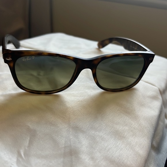 Ray Ban Wayfarer Sunglasses - Picture 3 of 3